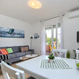 https://green-house-premantura.in-istria.net